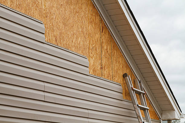 Professional Wood Siding technician working in Trinway, OH